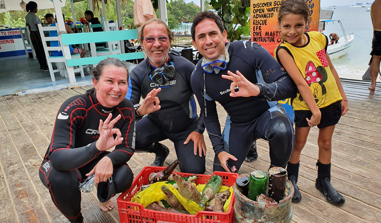Discover Scuba Diving - training at Coral Point